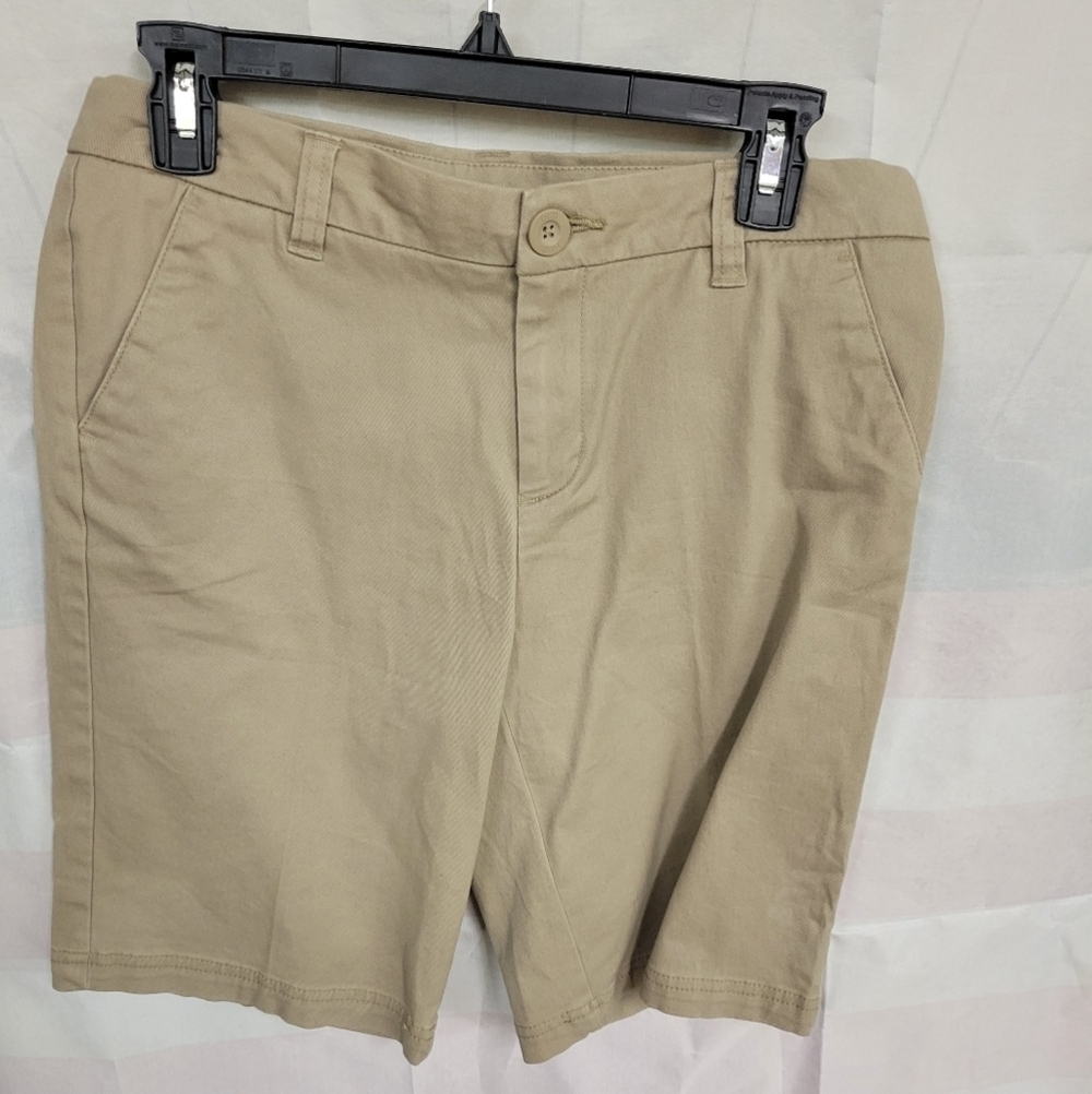 BCG Size 4 Khaki Shorts 13" inseam 16" Waist